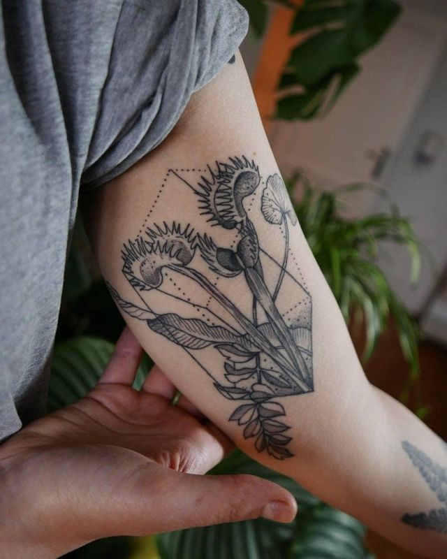 Lovely Flower Tattoos Trend Is Here