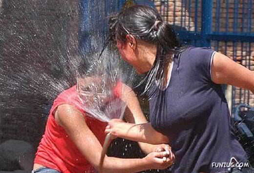 How Pakistani College Galz Play Holi