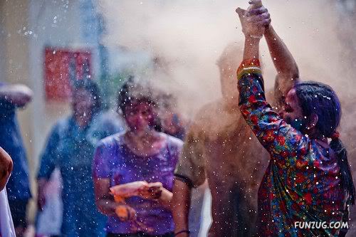 How Pakistani College Galz Play Holi