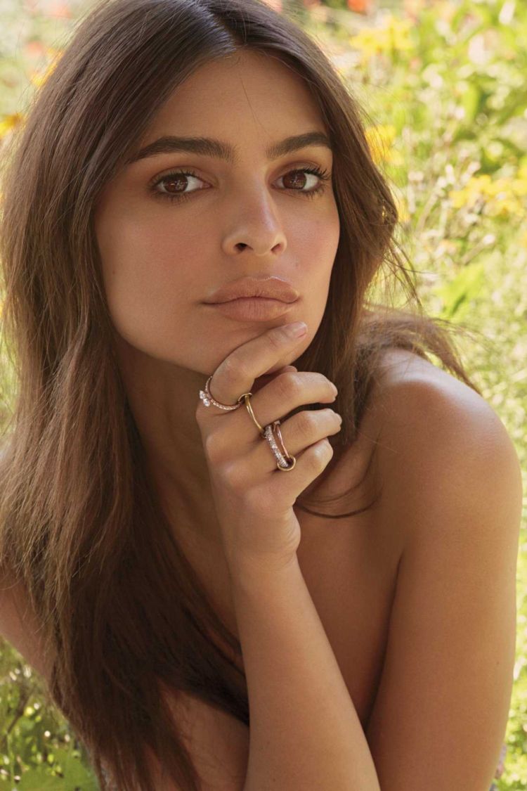Pretty Emily Ratajkowski Poses For Spinelli Kilcollin 2018 Campaign