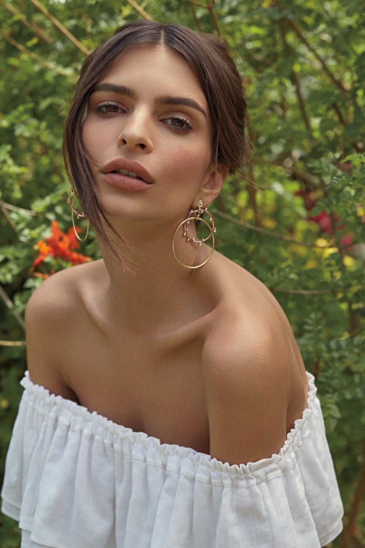 Pretty Emily Ratajkowski Poses For Spinelli Kilcollin 2018 Campaign