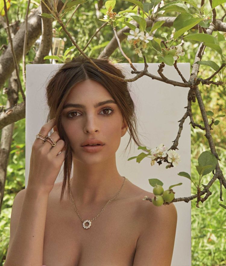 Pretty Emily Ratajkowski Poses For Spinelli Kilcollin 2018 Campaign
