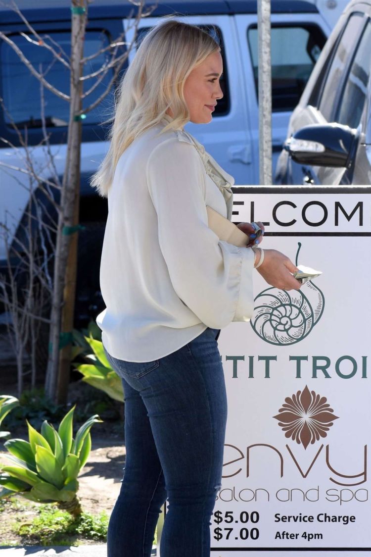 Hilary Duff Out And About Candids In Studio City
