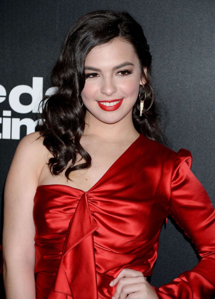 Isabella Gomez Shines At The Premiere Of 'One Day At A Time' Season 3