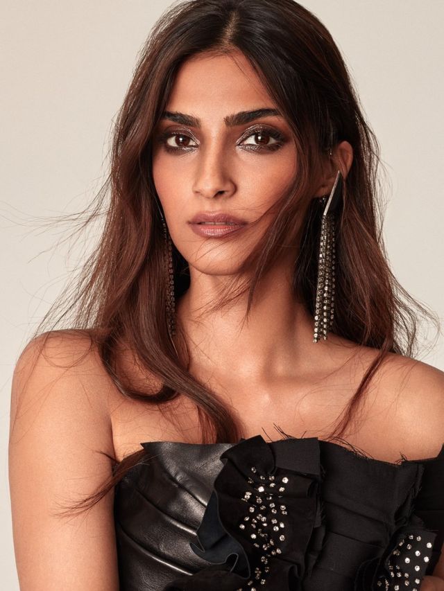 Sonam Kapoor Shoots For Vogue India (November 2017) | Glamistan.com