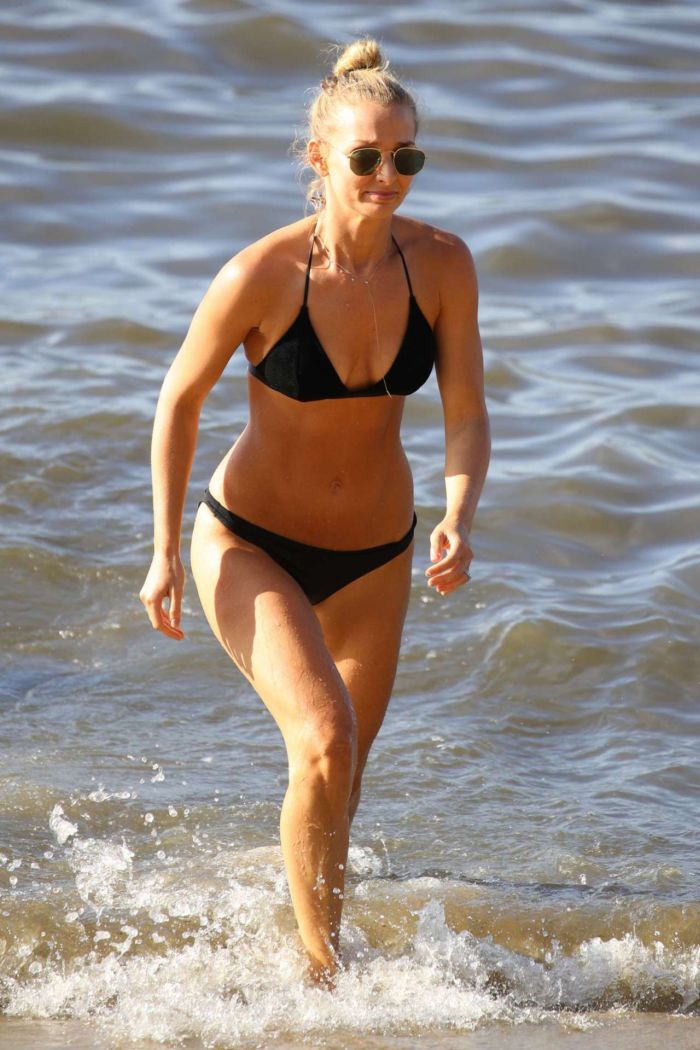 Anna Heinrich On A Bikini Vacation At The Beach In Sydney