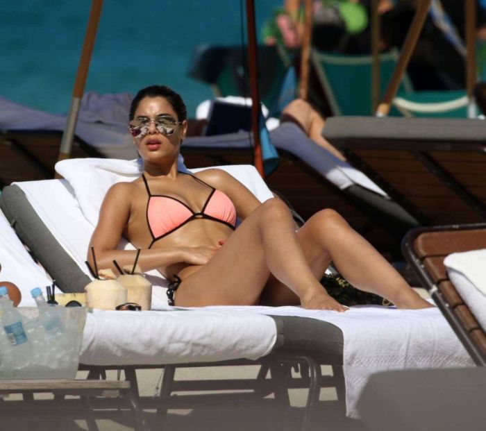 Ariadna Gutierrez Relaxing In Bikini At Miami Beach