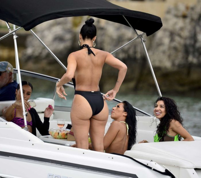 Draya Michele Enjoying The Day In Swimsuit On A Yacht
