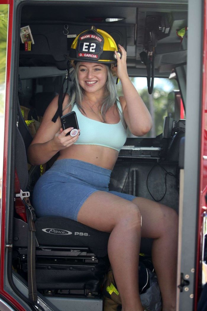 Iskra Lawrence On A Bikini Vacation At Miami Beach