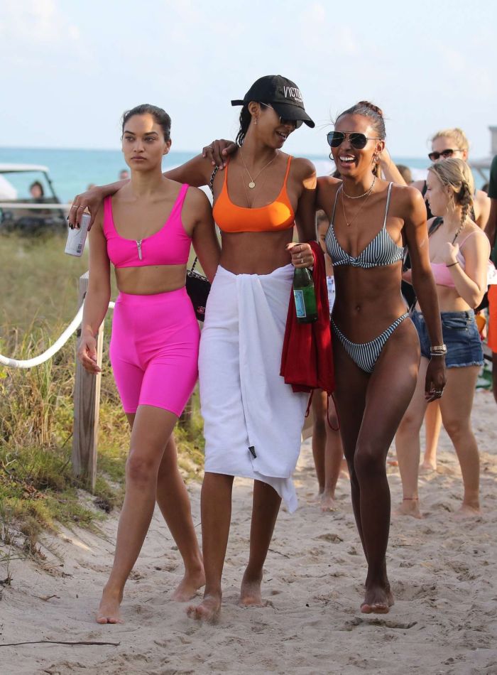 Jasmine Tookes, Shanina Shaik And Lais Ribeiro Together On The Beach In Miami