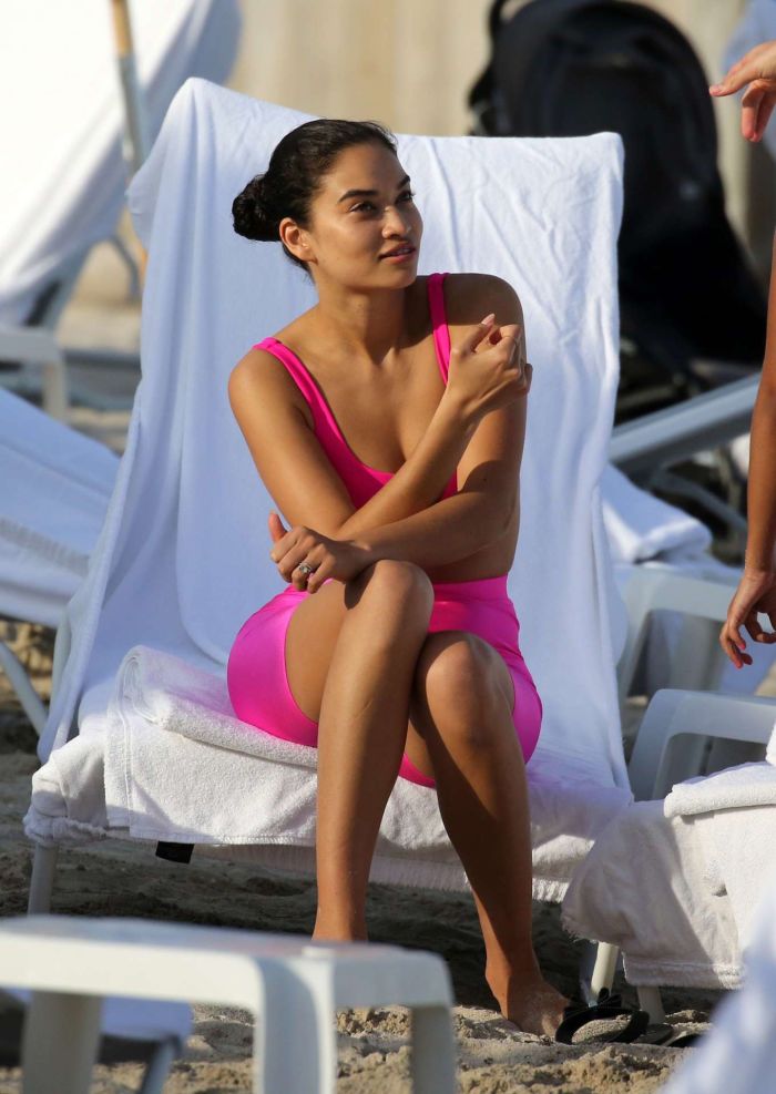 Jasmine Tookes, Shanina Shaik And Lais Ribeiro Together On The Beach In Miami