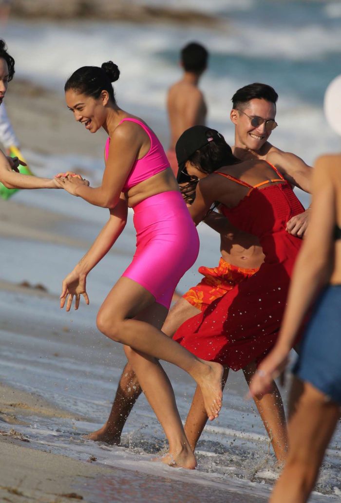 Jasmine Tookes, Shanina Shaik And Lais Ribeiro Together On The Beach In Miami