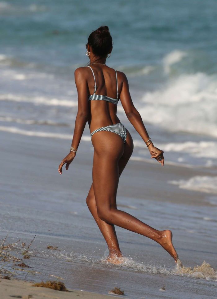 Jasmine Tookes, Shanina Shaik And Lais Ribeiro Together On The Beach In Miami