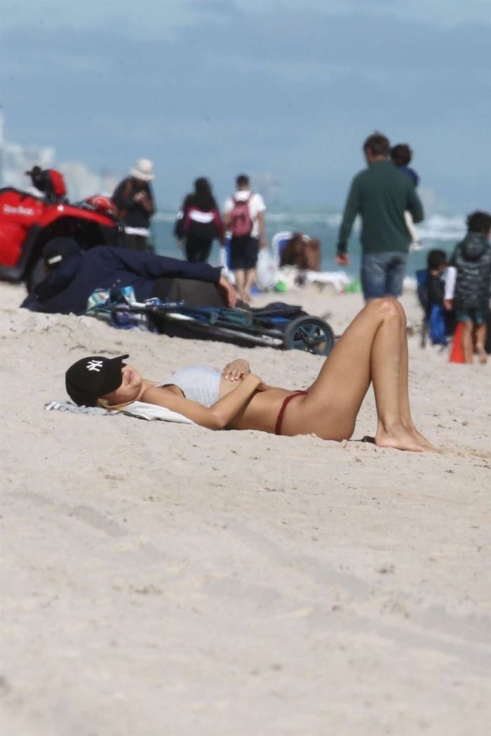 Kimberley Garner Does Bikini Workout On The Beach In Miami