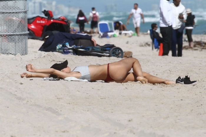 Kimberley Garner Does Bikini Workout On The Beach In Miami