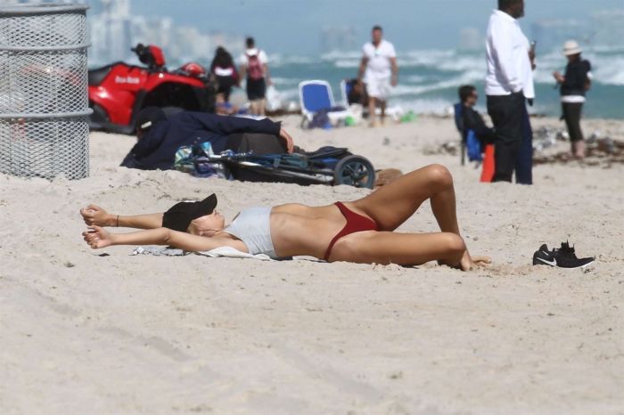 Kimberley Garner Does Bikini Workout On The Beach In Miami