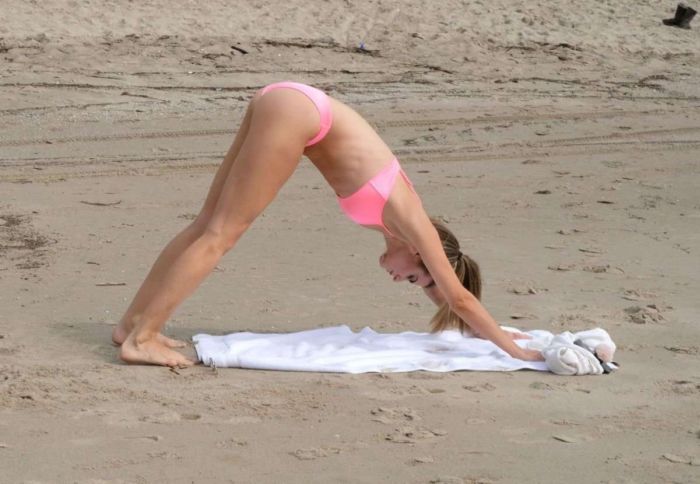 Rachel McCord Practicing Yoga At The Venice Beach