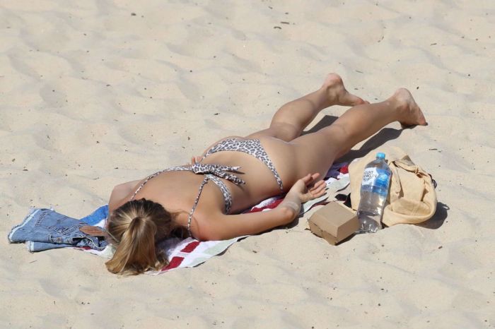 Sailor Brinkley Cook In A Leopard Bikini In Sydney