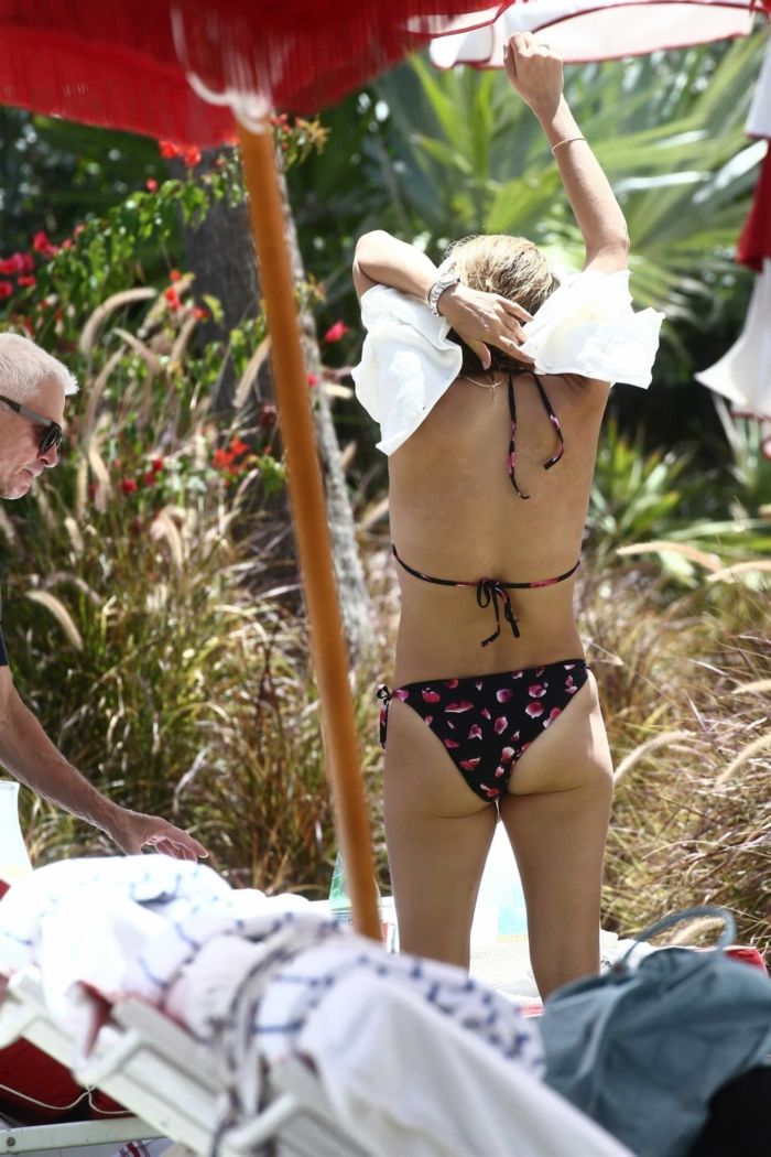 Selma Blair Relaxing At The Poolside In Bikini