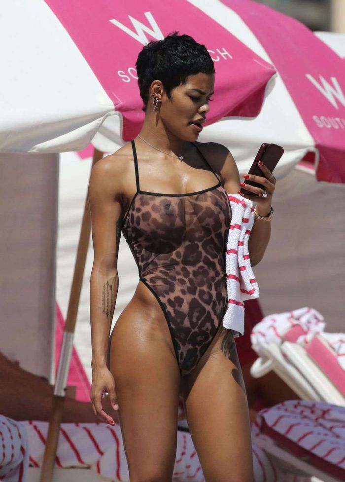 Teyana Taylor In A Black Swimsuit At The Beach In Miami