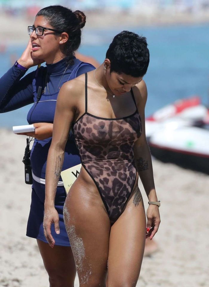 Teyana Taylor In A Black Swimsuit At The Beach In Miami