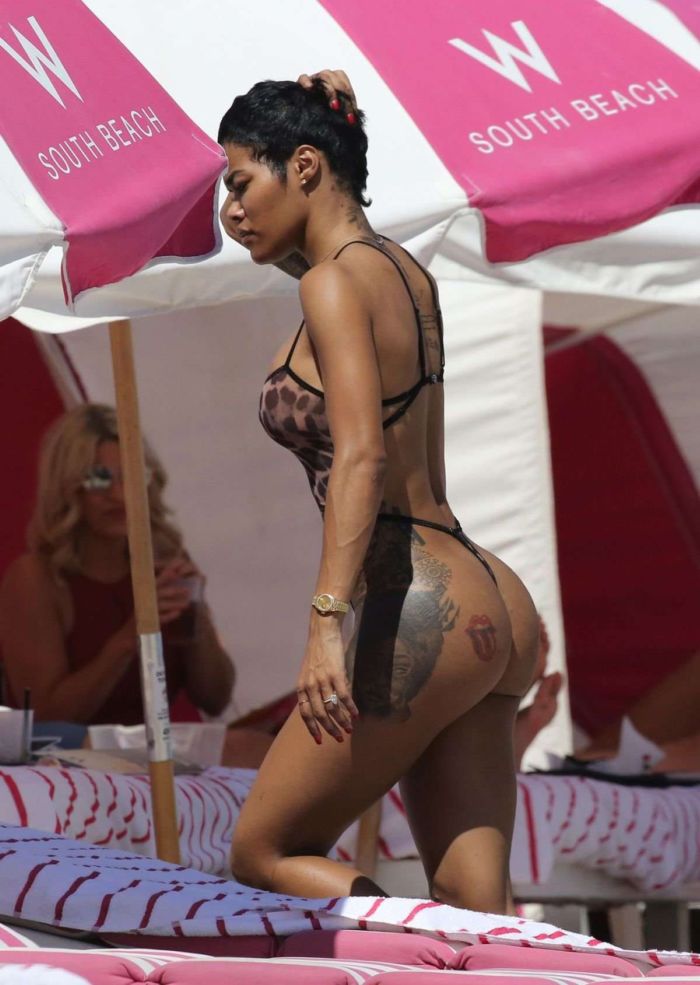 Teyana Taylor In A Black Swimsuit At The Beach In Miami