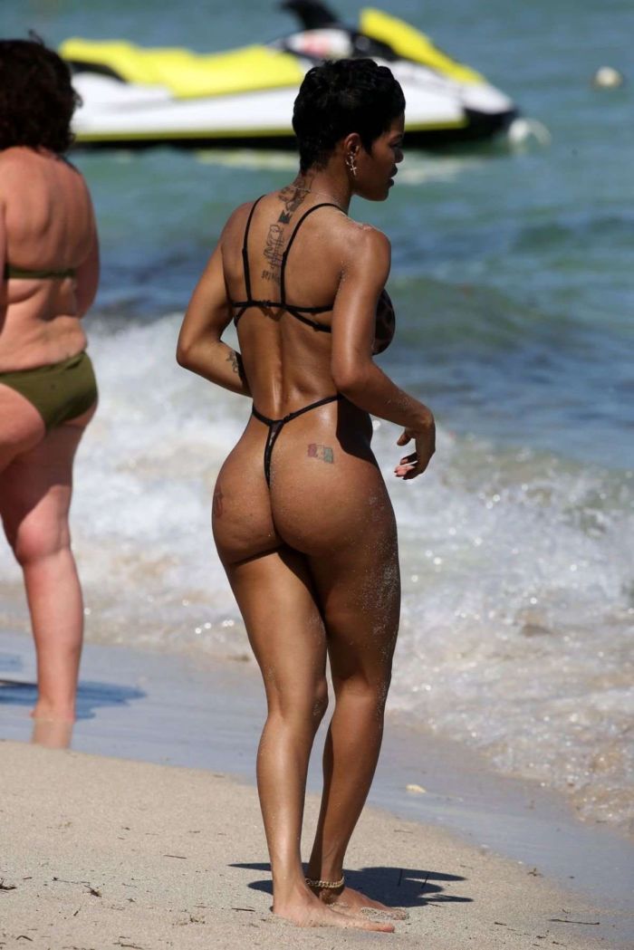 Teyana Taylor In A Black Swimsuit At The Beach In Miami